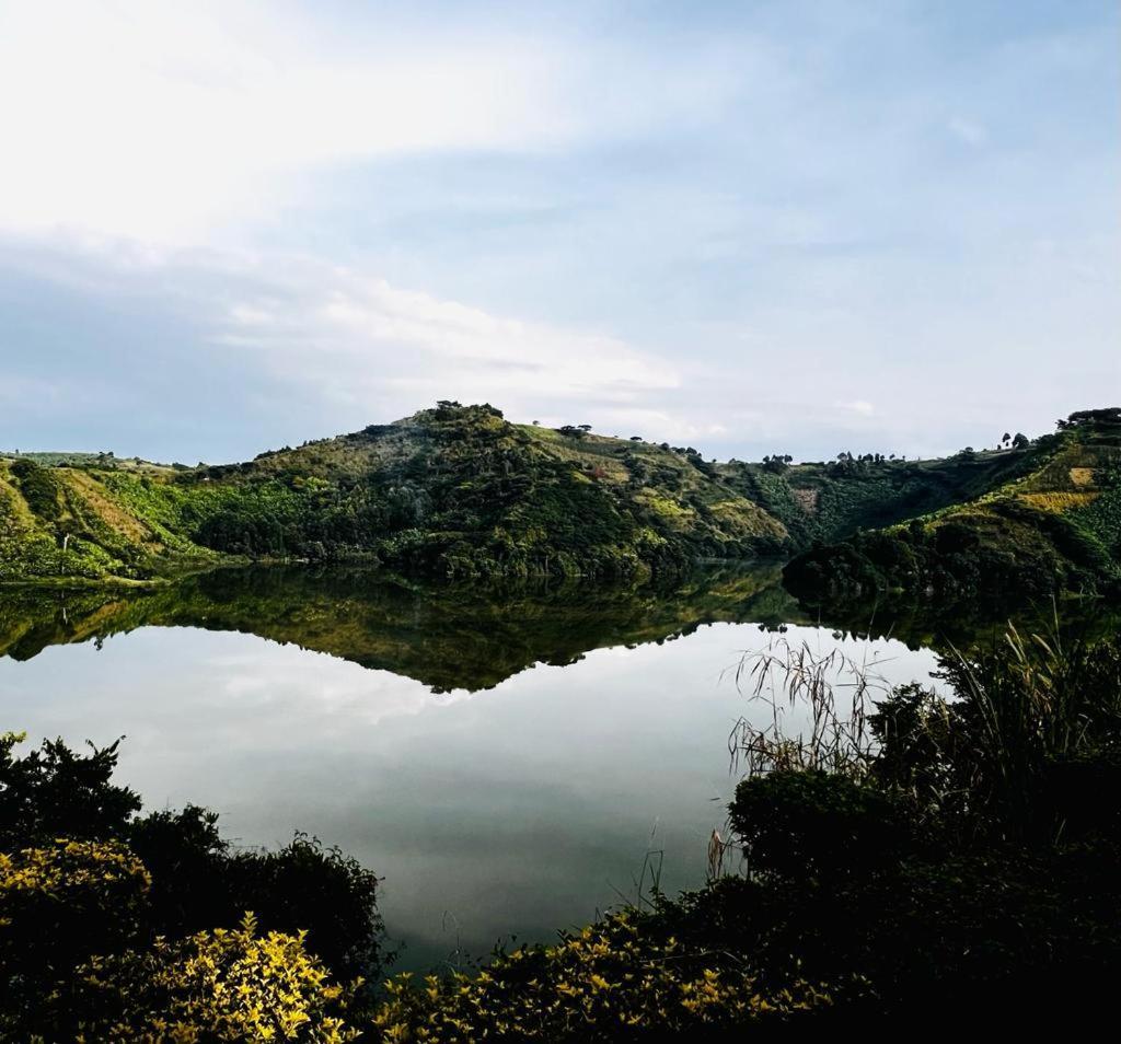 Mwamba Kelele Lodge Fort Portal Eksteriør bilde